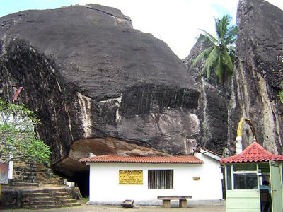 ALU VIHARA ROCK TEMPLE - MATALE - SRI LANKA