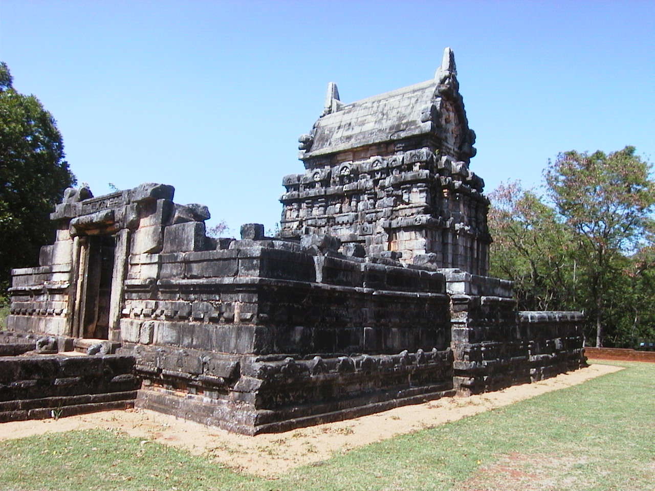 NALANDA GEDIGE